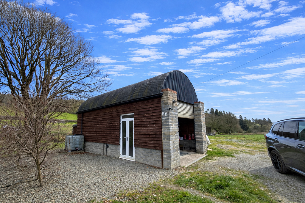 Dutch barn/workshop