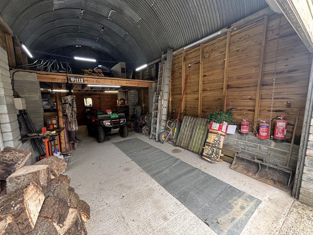 Dutch barn/workshop (second image)