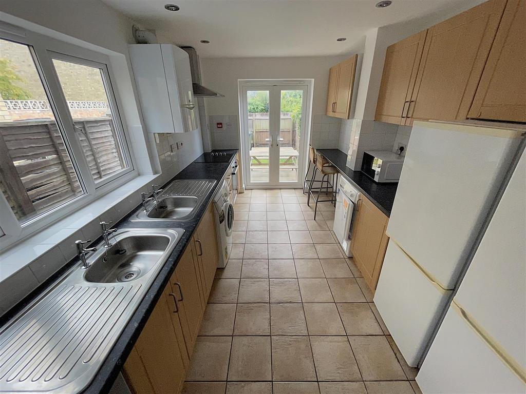 34-KITCHEN.jpg