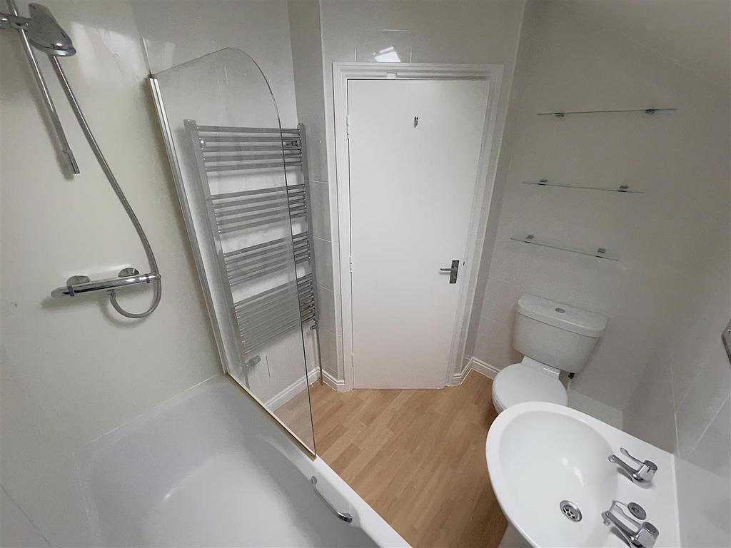 34-BATHROOM-FF.jpg