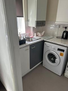 1 bedroom flat for sale, Rosefield Road, Staines-upon-Thames TW18