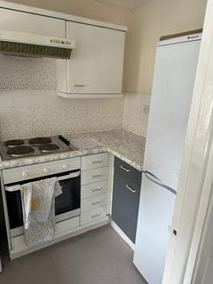 1 bedroom flat for sale, Rosefield Road, Staines-upon-Thames TW18