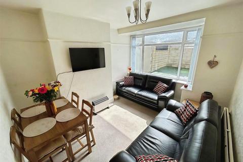 undefined, Lesmere Grove, Bradford