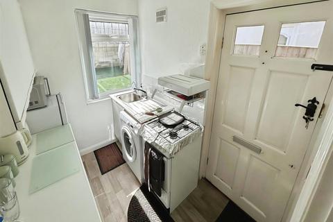 undefined, Lesmere Grove, Bradford