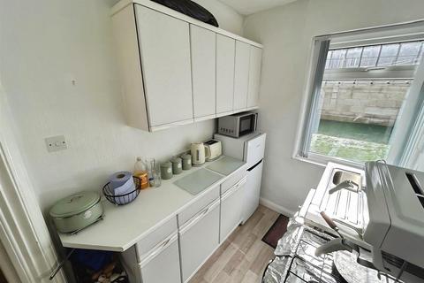 undefined, Lesmere Grove, Bradford