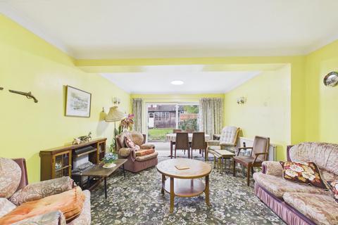3 bedroom semi-detached house for sale, Shelson Avenue, Feltham, Middlesex, TW13