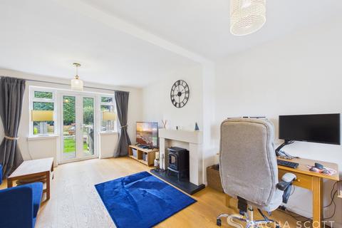 3 bedroom semi-detached house for sale, Yewlands Close, Banstead, SM7