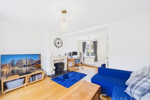 3 bedroom semi-detached house for sale, Yewlands Close, Banstead, SM7