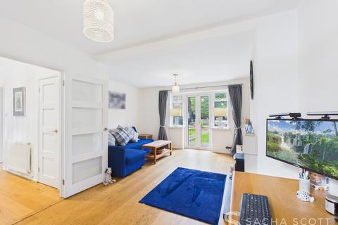 3 bedroom semi-detached house for sale, Yewlands Close, Banstead, SM7