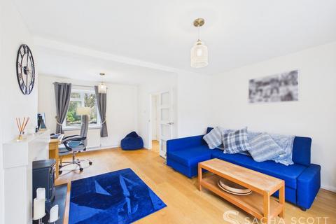 3 bedroom semi-detached house for sale, Yewlands Close, Banstead, SM7