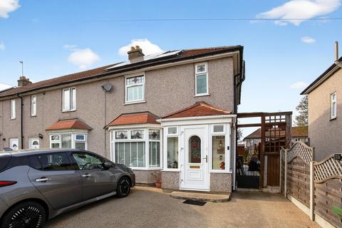 Kingsholm Gardens, London, SE9