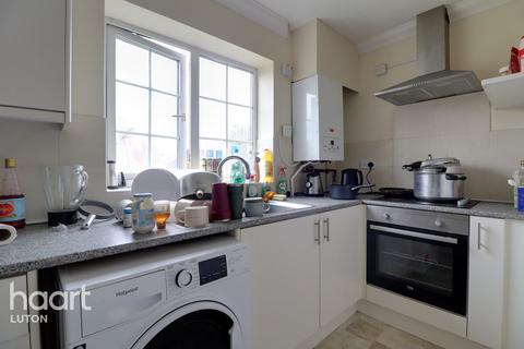 2 bedroom end of terrace house for sale, Kelling Close, Luton