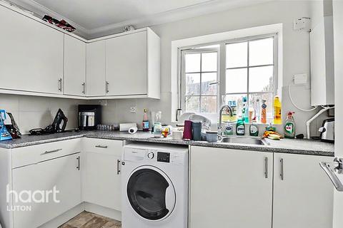 2 bedroom end of terrace house for sale, Kelling Close, Luton