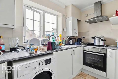 2 bedroom end of terrace house for sale, Kelling Close, Luton