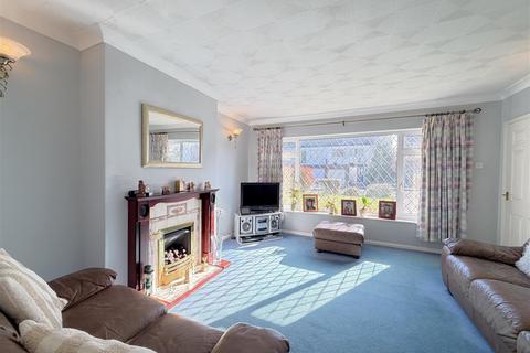 undefined, Leyfields Crescent, Warwick