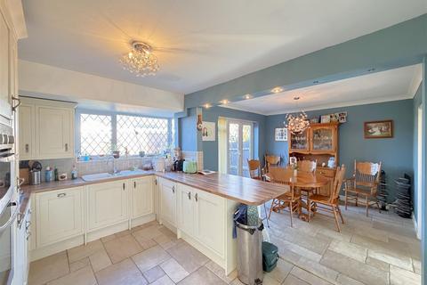 undefined, Leyfields Crescent, Warwick