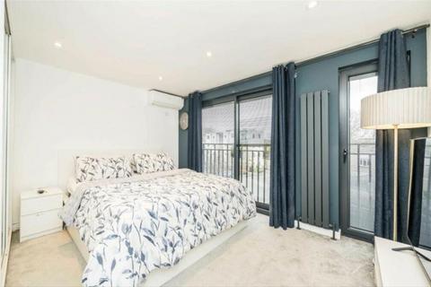 3 bedroom terraced house to rent, Seaford Road, London W13