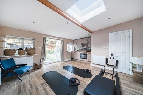 4 bedroom house for sale, Chertsey Road, West Byfleet, KT14