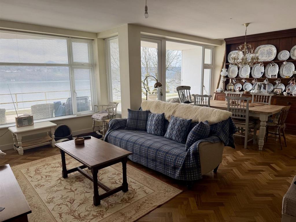 Open Plan Lounge/Dining Room