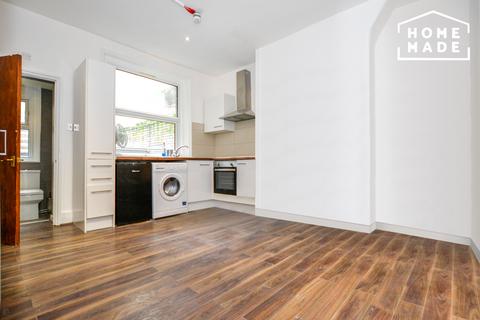 Studio to rent, Commercial Road, Aldgate, E1
