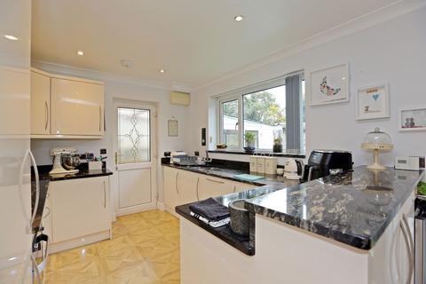 undefined, Heol Clwyddau, Pontypridd CF38