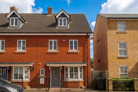 4 bedroom end of terrace house for sale, Reeve Road, Essex CM24