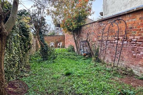 4 bedroom terraced house for sale, Corby Road, Nottingham, NG3