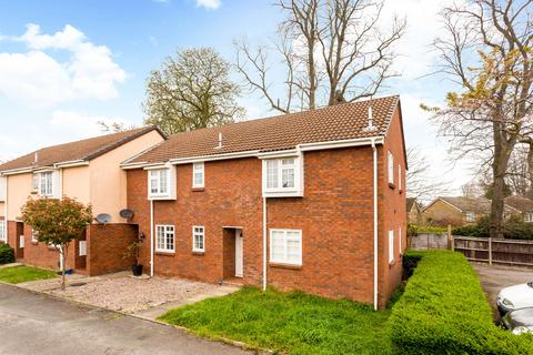 1 bedroom flat for sale, Finnart Close, Weybridge, KT13