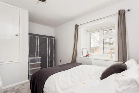 1 bedroom flat for sale, Finnart Close, Weybridge, KT13