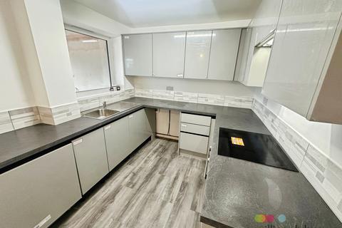 3 bedroom semi-detached house to rent, Abingdon Avenue, LINCOLN