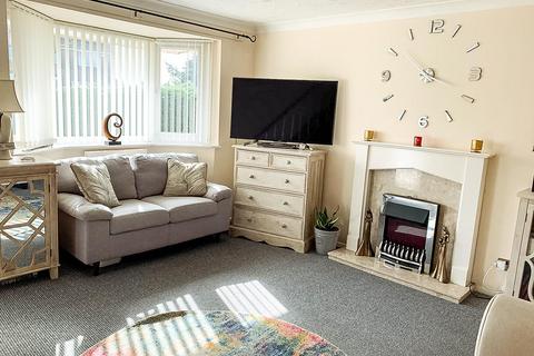 3 bedroom semi-detached house to rent, Abingdon Avenue, LINCOLN