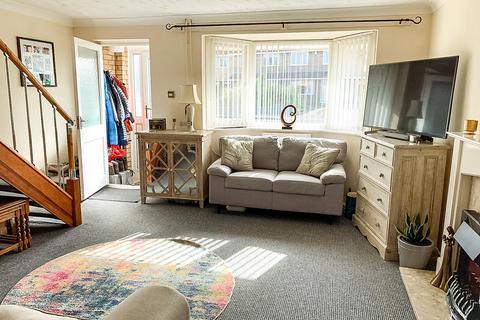 3 bedroom semi-detached house to rent, Abingdon Avenue, LINCOLN