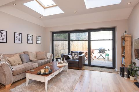 2 bedroom flat to rent, Brookwood Road, Southfields, London, SW18