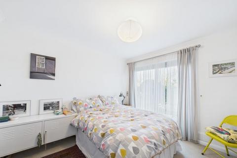 2 bedroom apartment to rent, South Bank, Chichester