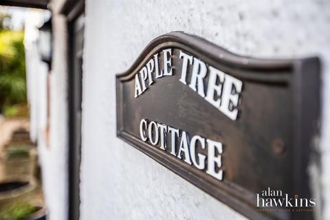 3 bedroom cottage for sale, Blunsdon Road, Haydon Wick, Swindon