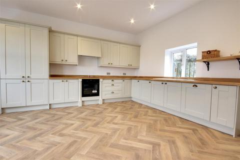 5 bedroom detached house for sale, Beverley Road, Hutton Cranswick