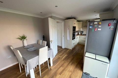 4 bedroom semi-detached house for sale, Tenby Road, Redcar, North Yorkshire, TS10