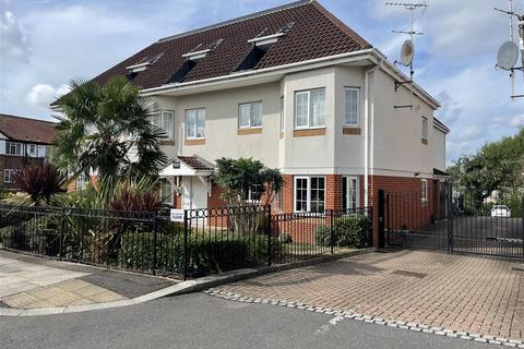 2 bedroom flat for sale, Spacious & Secure Two-Bedroom Apartment with Parking in Popular Gibbs Green Location HA8