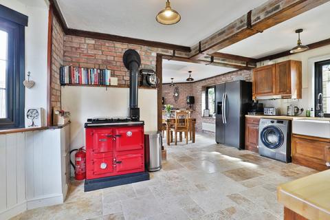 2 bedroom detached house for sale, Ringwood Road, VERWOOD, Dorset, BH31