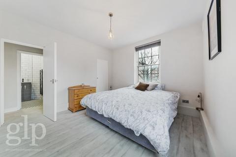 3 bedroom apartment to rent, William Bonney Estate, Clapham, SW4