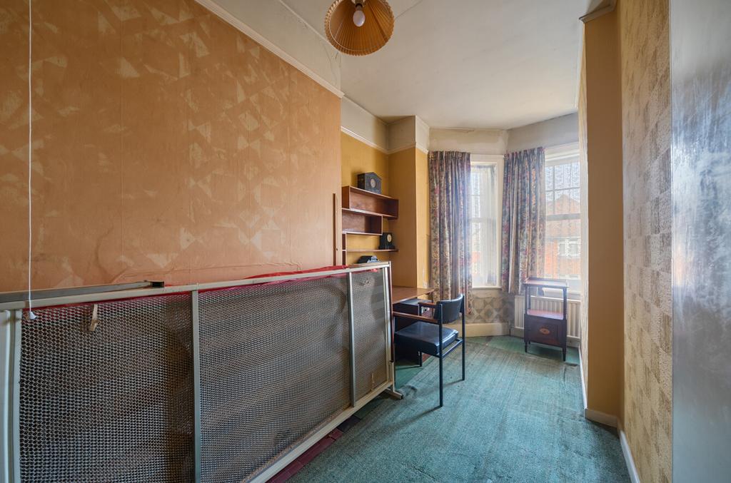 1433085-7-69bd980...