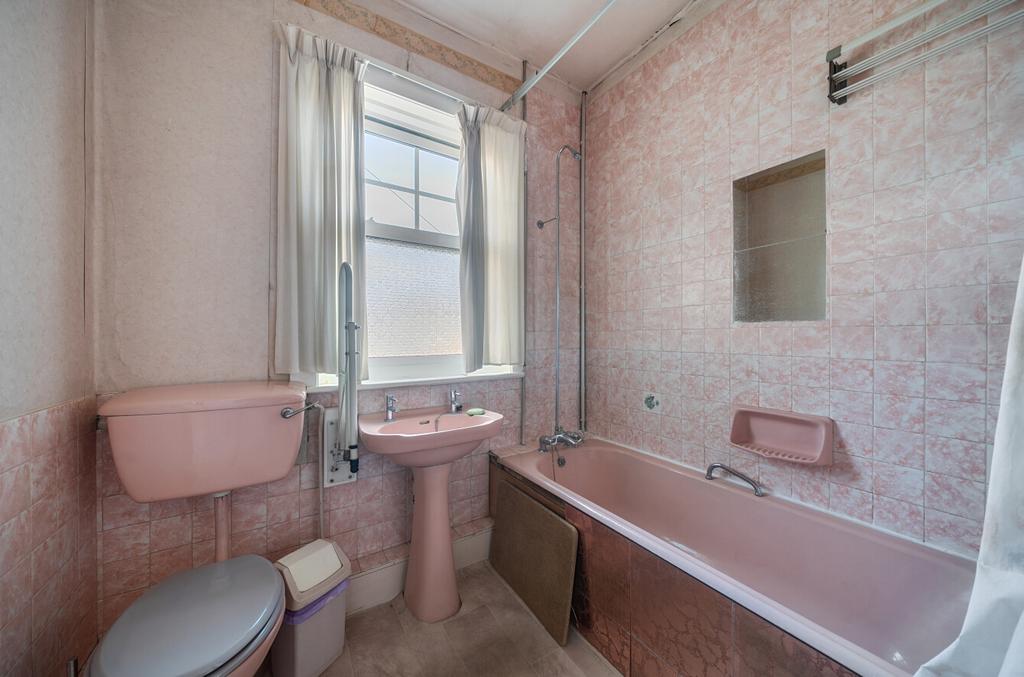 1433085-8-69bd983...