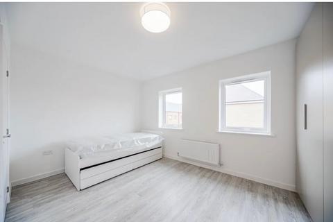 3 bedroom townhouse for sale, London SM6