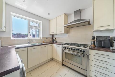 undefined, Walnut Tree Road, Shepperton, TW17