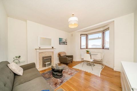 2 bedroom flat to rent, Frogmore, London SW18