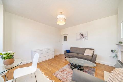2 bedroom flat to rent, Frogmore, London SW18