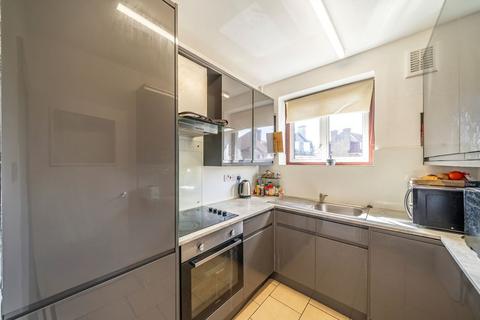 2 bedroom flat to rent, Frogmore, London SW18