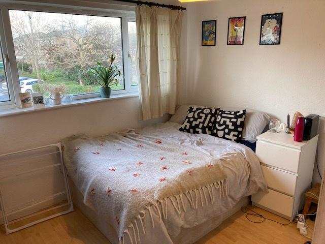 Bright, neatly presented double bedroom with a ...