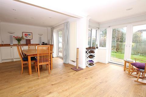 undefined, Pioneer Close, Wootton
