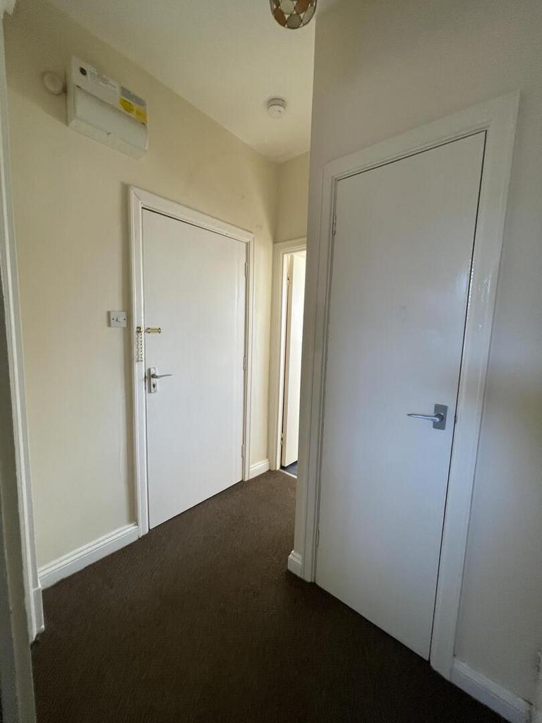 Flat 2 (7).JPG